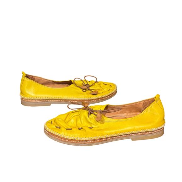 Lemon lime leather flat in great condition size 41 euro - Picture 1 of 7